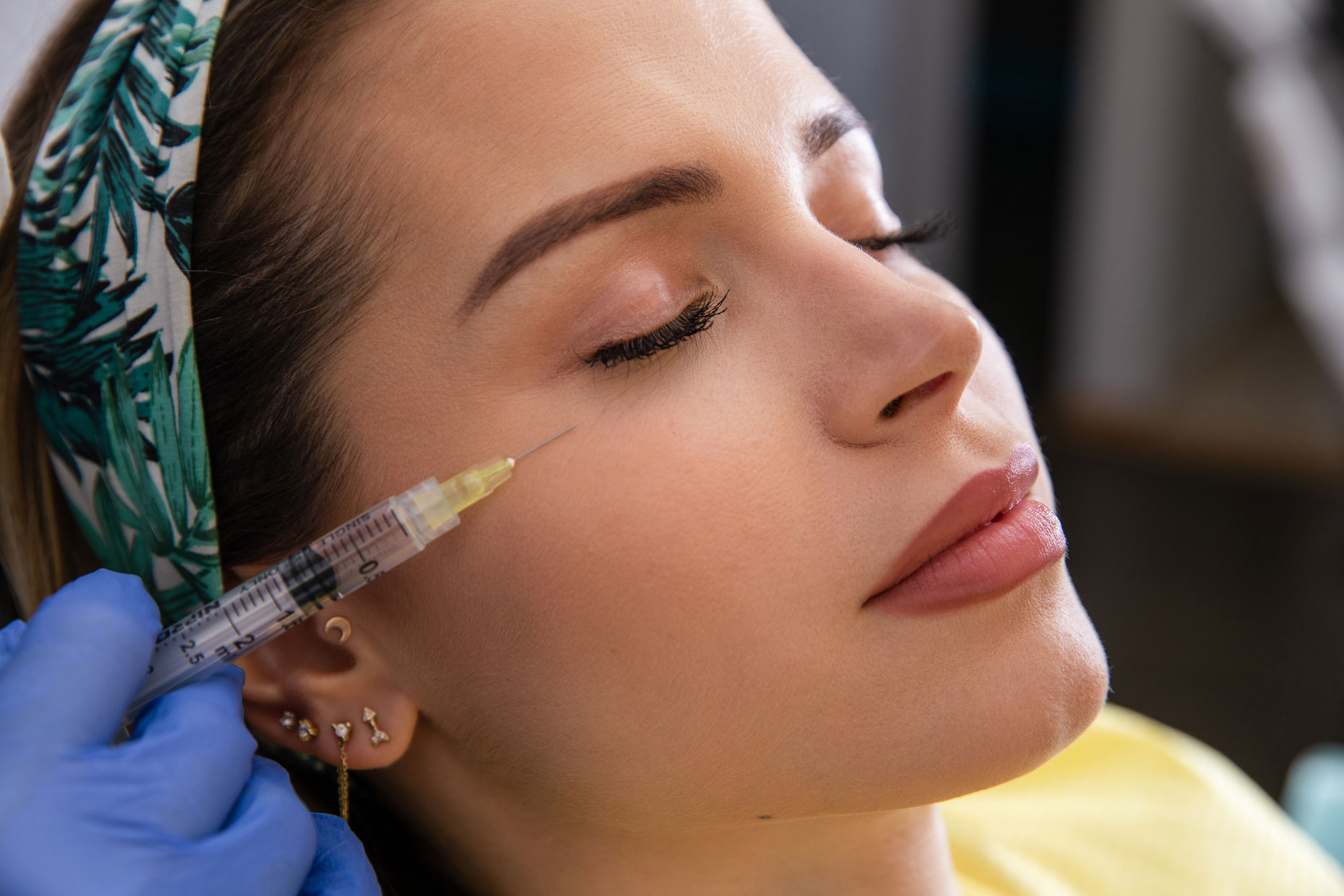 http://Injecting%20dermal%20fillers%20into%20the%20under-eye